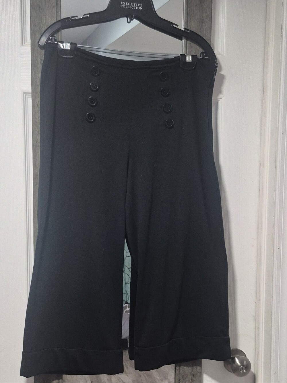 New York & Company Black Wide-Leg Capri Pants
